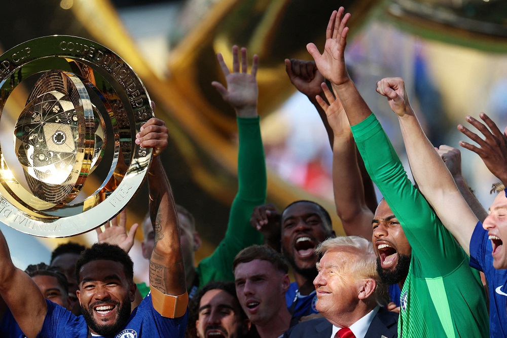 Donald Trump Bikin Pesta Juara Chelsea Kikuk