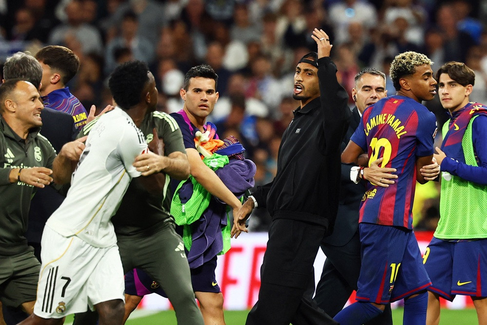 2025-10-26t174245z_1797202422_up1elaq1d77wp_rtrmadp_3_soccer-spain-rma-bar_1761529739